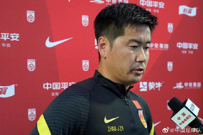 除此之外，在保留主要音乐主题、框架和旋律的同时，内地民乐音乐人吴彤还加入了一系列传统民族管乐器，比如用双管表现盲武士的凄惨与悲哀，洪七杀马贼时，则是加入了埙、管子这些演绎悲凉、厚重的乐器强化人物性格。
